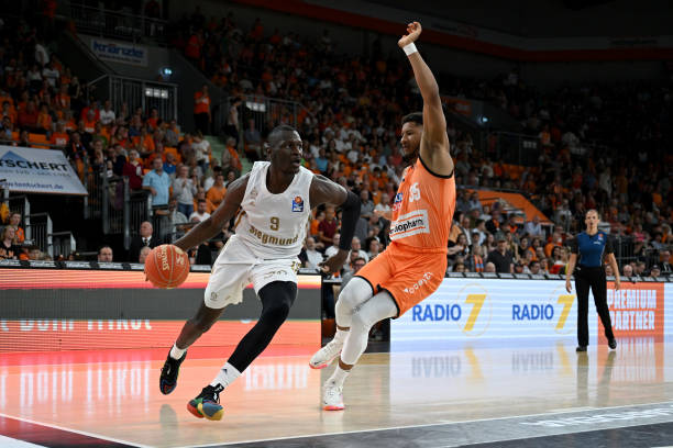 这一事件引 这一事件引